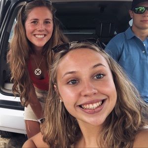 Meet your Posher, Caroline